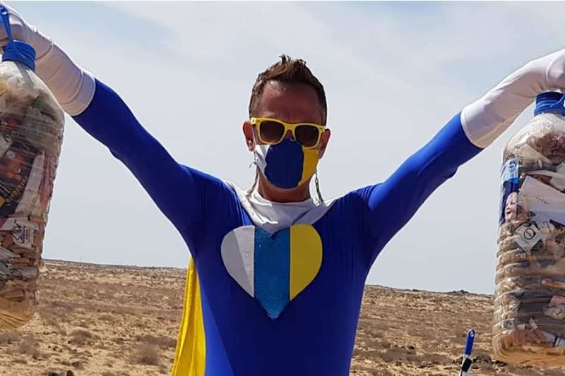 Meet 'Captain Canarias' who clears cigarette butts from beaches 