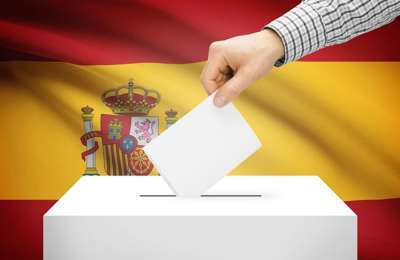 What do I need to do to vote in the local elections in Spain? 