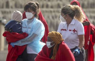 Migration centres are strained as 700 people arrive on Canaries coast in 4 days