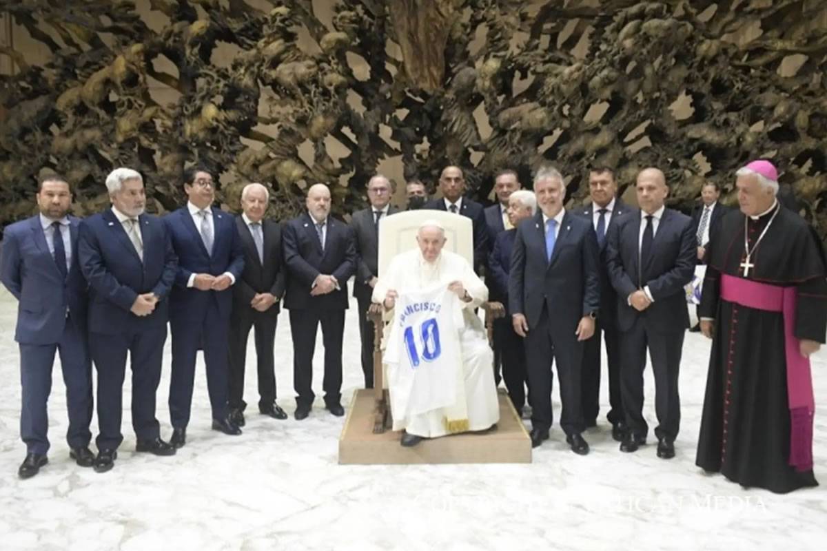 Torres and CDT visit the Pope and invite him to the Canary Islands