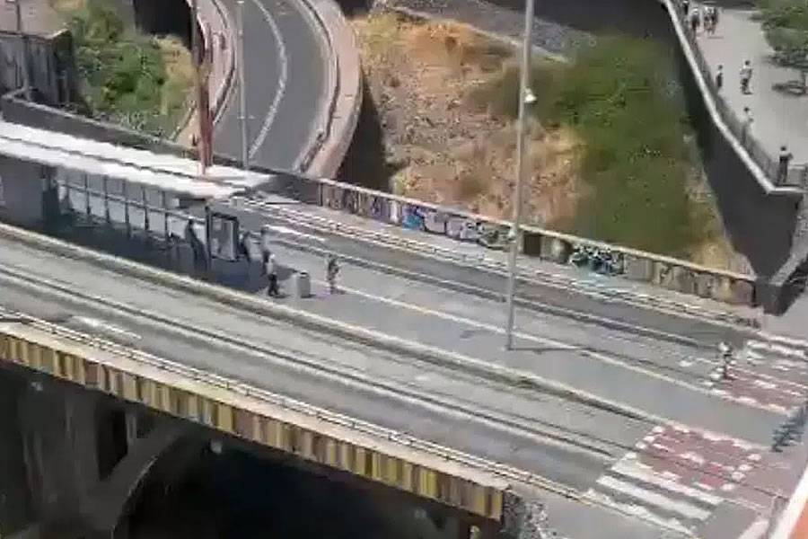 Man dies after falling from a bridge in Tenerife Man dies after falling from a bridge in Tenerife