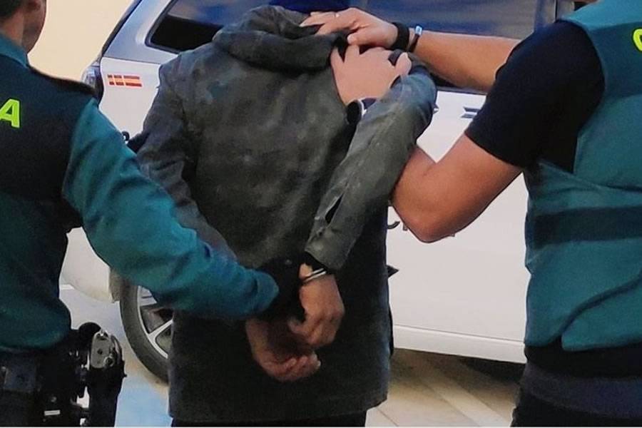 Arrested twice in 24 hours for robbing a restaurant and stealing a car Arrested twice in 24 hours for robbing a restaurant and stealing a car