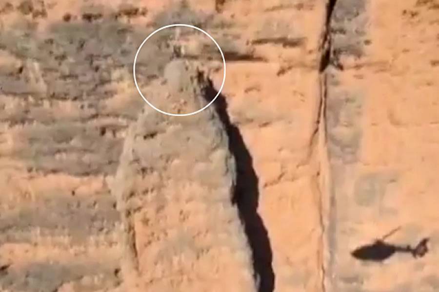 VIDEO: Amazing rescue by Guardia Civil helicopter crew of climbers in Spain