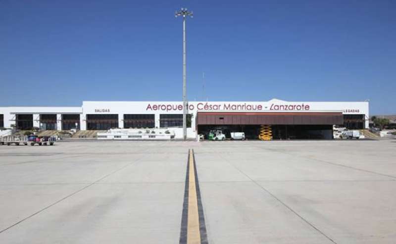 Two emergencies at Lanzarote airport with unconcious passengers on planes