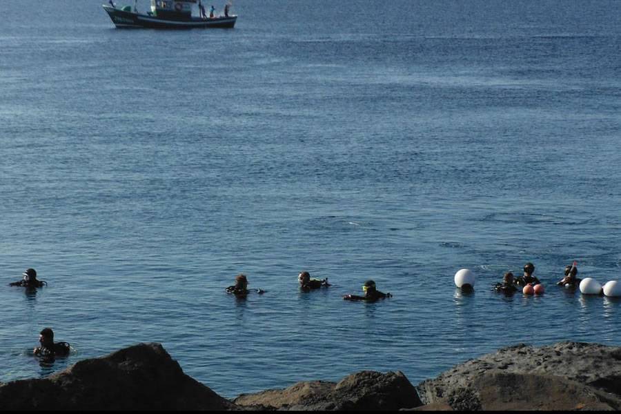 The dead body of a diver is found off the coast of Playa Chica