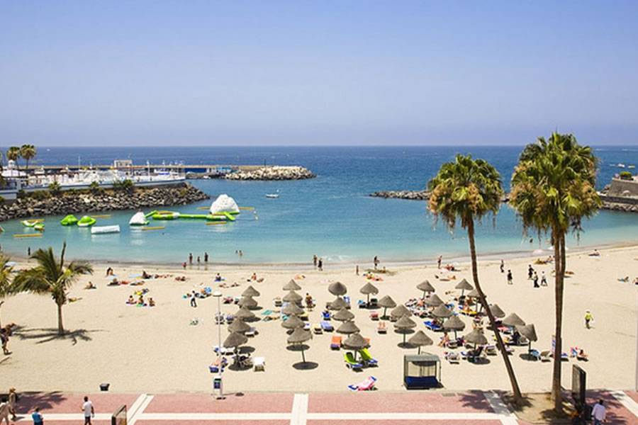 Beach in Costa Adeje is closed for bathing due to contamination of the water