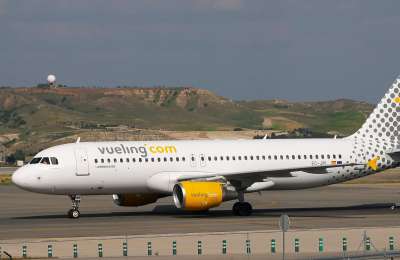 Plane forced to land again after takeoff due to a warning for a door problem 