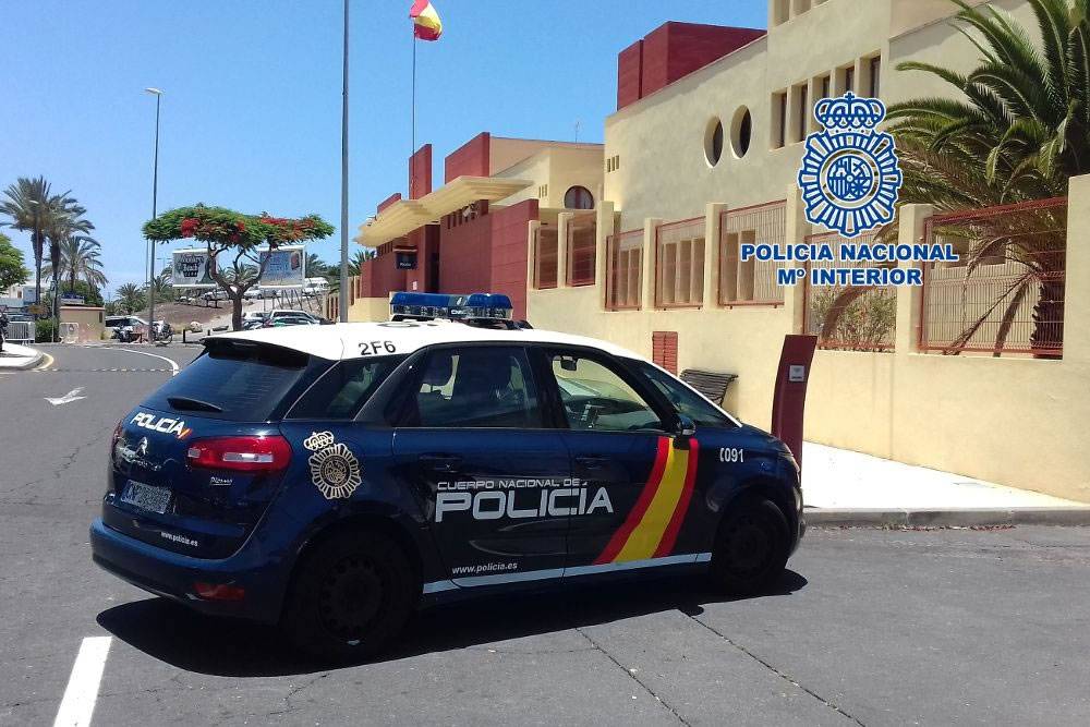 Man stopped for speeding in Las Americas with a balaclava and machete in the car