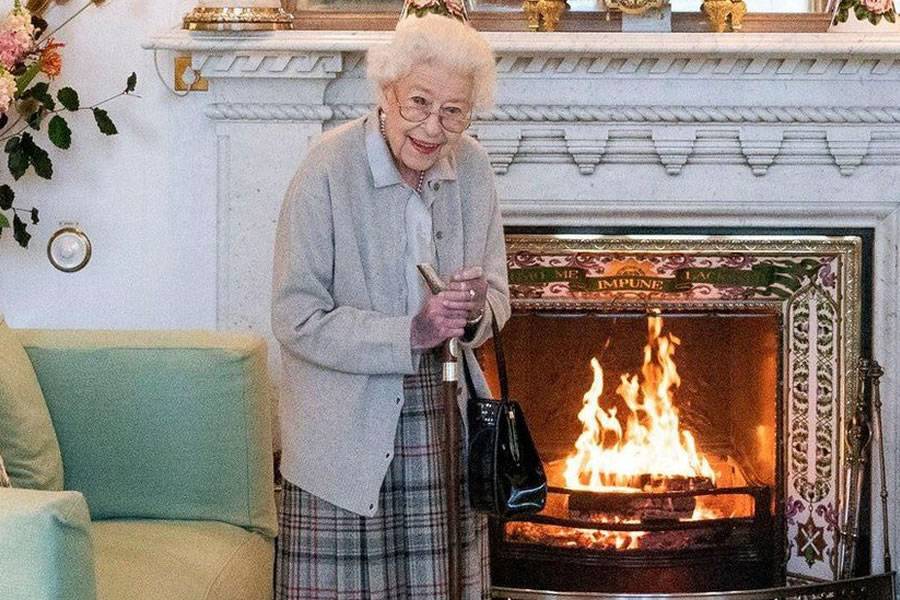 The Queen's immediate family are summoned to Balmoral as doctors keep her under medical supervision
