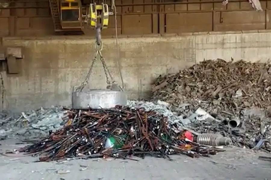The Guardia Civil destroys 4,000 weapons seized in the Canary Islands