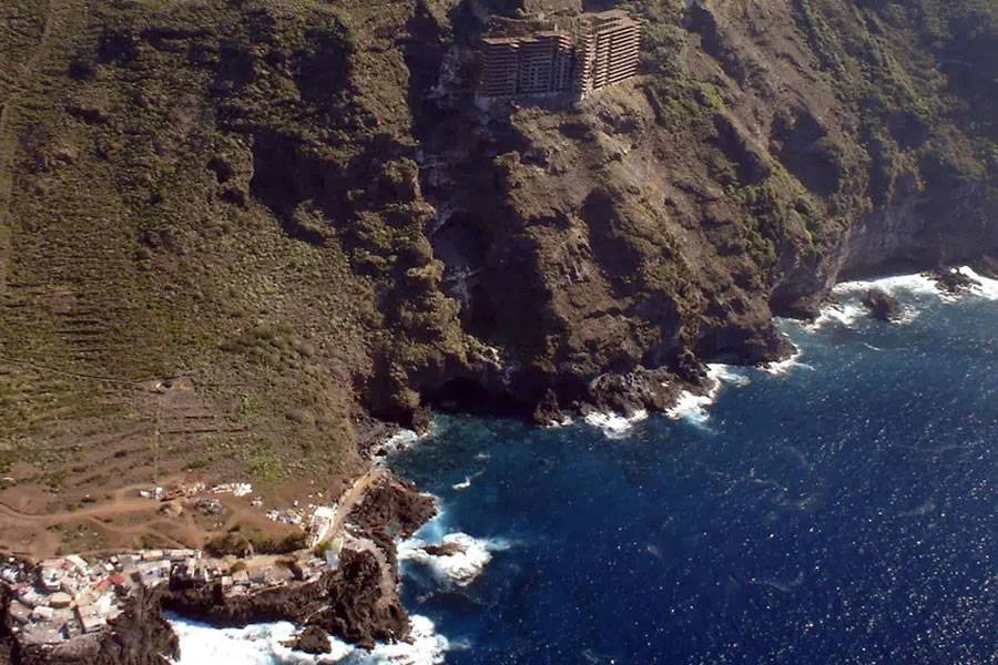 Investigated for building holiday homes with no permission in a protected area of Tenerife