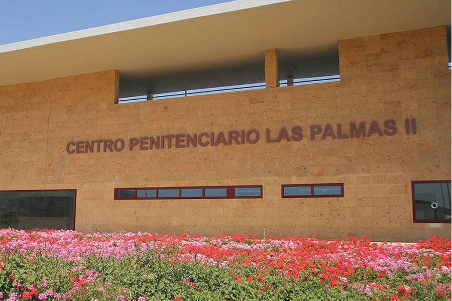 Woman caught smuggling heroin into Las Palmas prison for her son