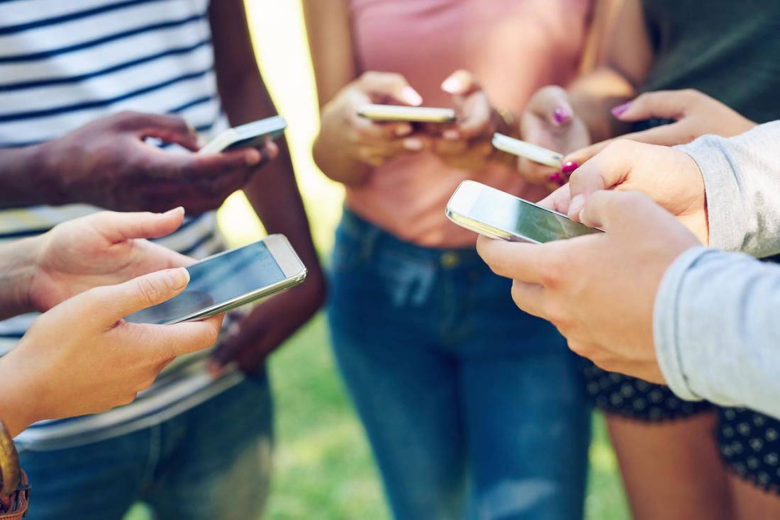 More than 20% of young people in the Canaries admit to being hooked on technology