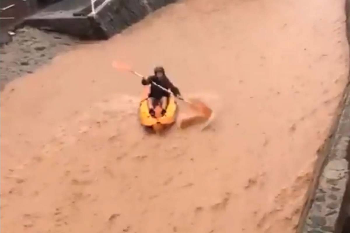 Kayaking and ‘rain’ surfing down the streets during tropical storm Hermine