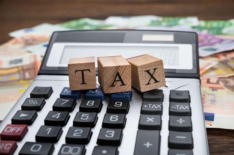 The Spanish government announces a reduction in personal income tax