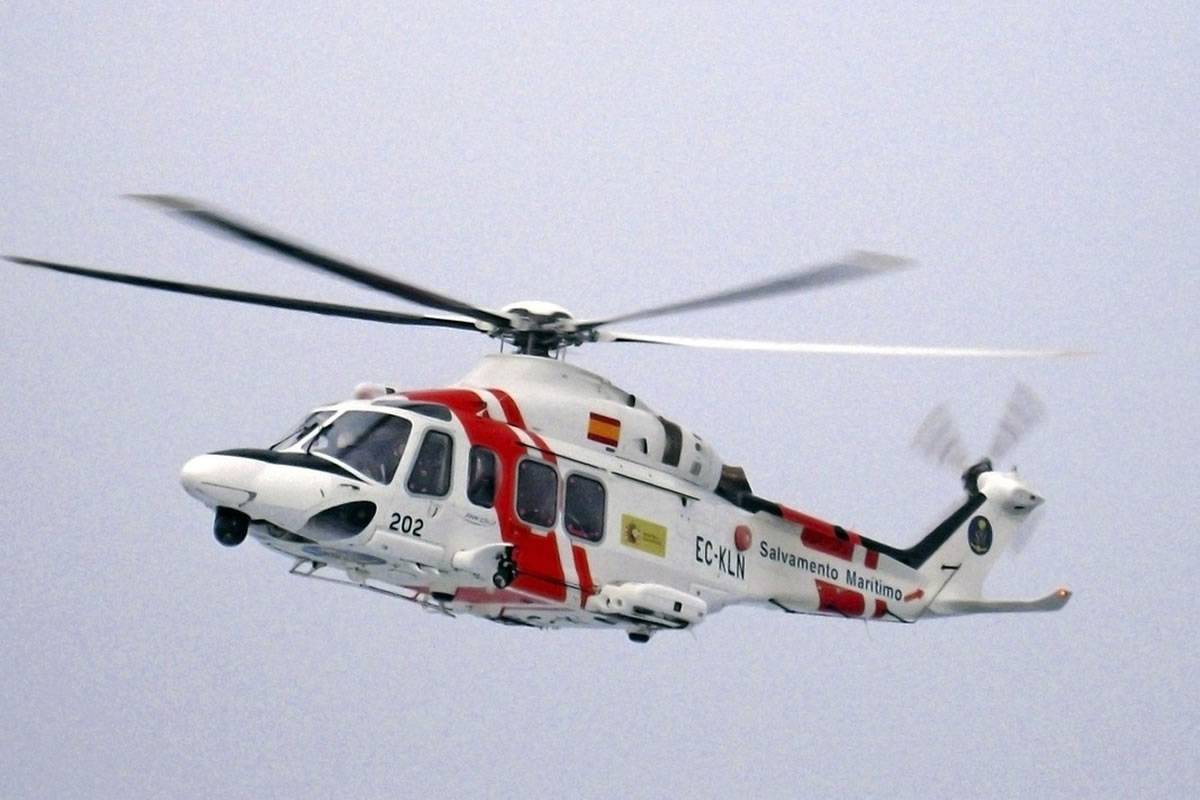 Immigrant rescued in a small inflatable boat with four corpses