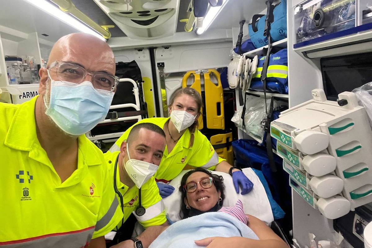 A woman gives birth in an ambulance on the way to hospital in Tenerife A woman gives birth in an ambulance on the way to hospital in Tenerife