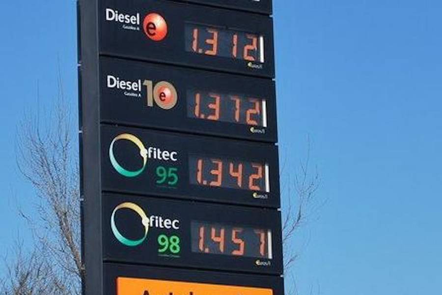 Fuel prices continue to drop. 95 octane is now less than 1.10 a litre in some petrol stations