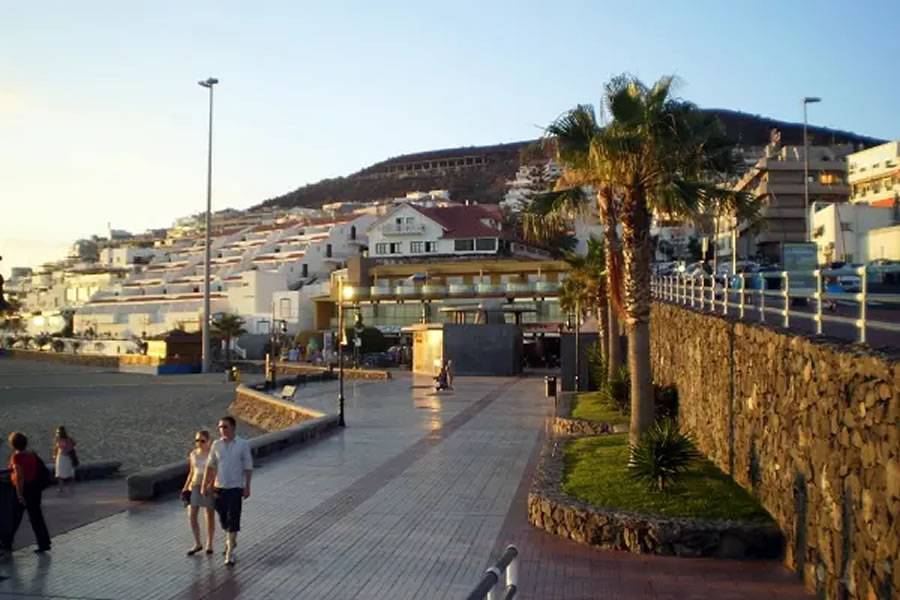 Three injured in a street fight on the promenade in Los Cristianos