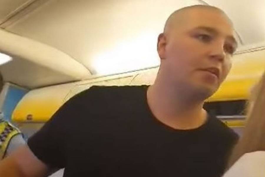 British ex-boxer speaks out after being kicked off Ryanair flight to the Canary Islands