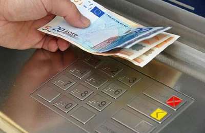 What to do if an ATM doesn’t correctly dispense your money on your holiday