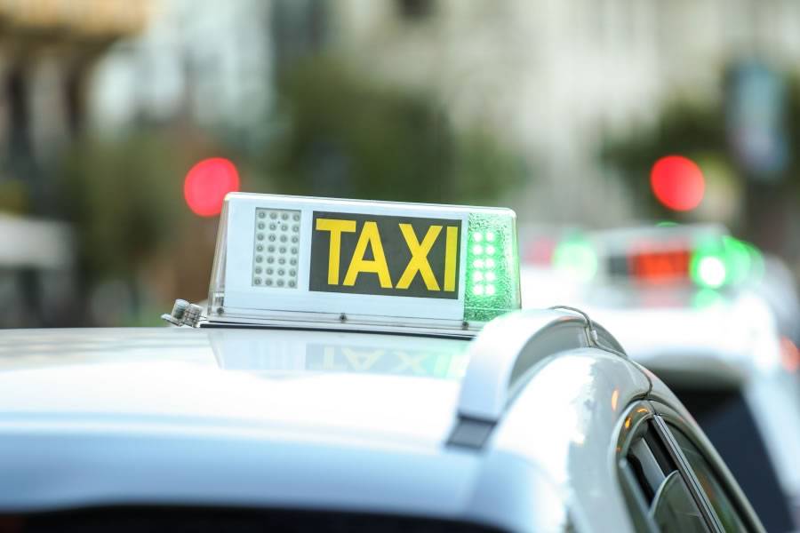 Tenerife taxi driver is arrested for raping a 22-year-old woman in his cab
