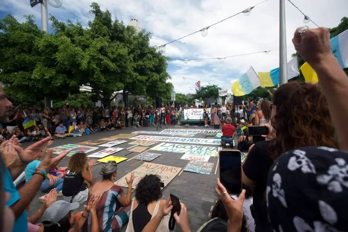Thousands protest in Tenerife and Gran Canaria against new building projects 