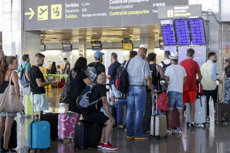 Tenerife has 4.1 million flight seats this winter, the highest figure in its history