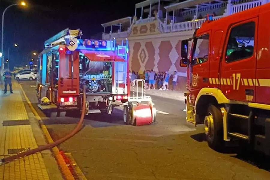 Holiday makers evacuated due to fire in a complex in Costa Adeje Holiday makers evacuated due to fire in a complex in Costa Adeje