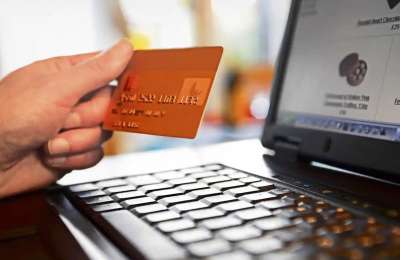 Arrested in Arona for spending 5,000 euros online with someone else’s credit card 