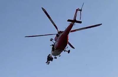 Man trapped in a cave by the sea in the south of Tenerife rescued by helicopter 