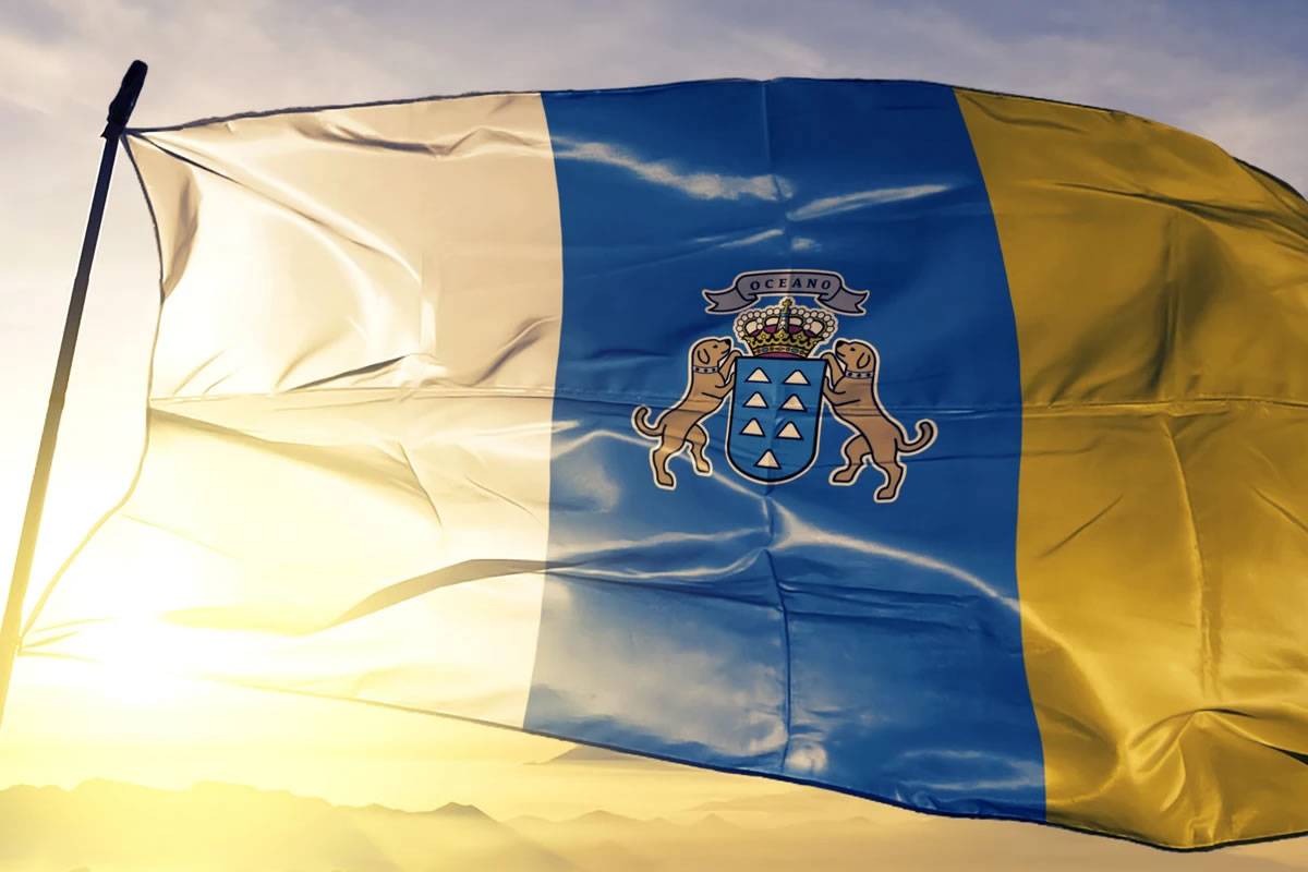 You live or visit the Canary Islands, but do you know the origin of the flag?