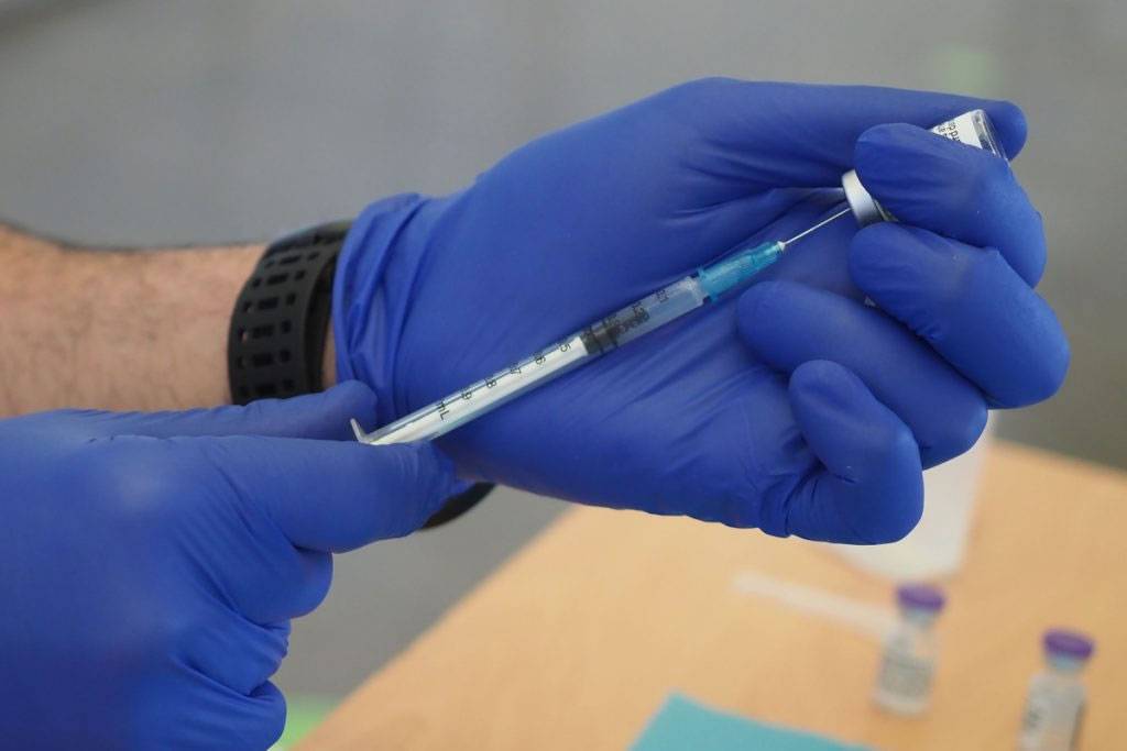 Over 100,000 doses of the new vaccine against Covid have been administered in the Canaries