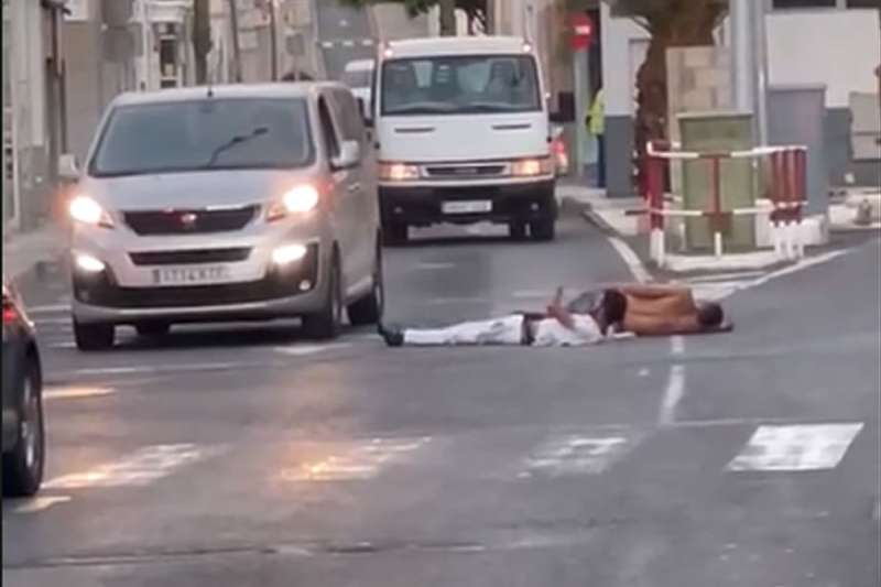 Police denounce new ‘trend’ of lying drunk in the middle of busy roads