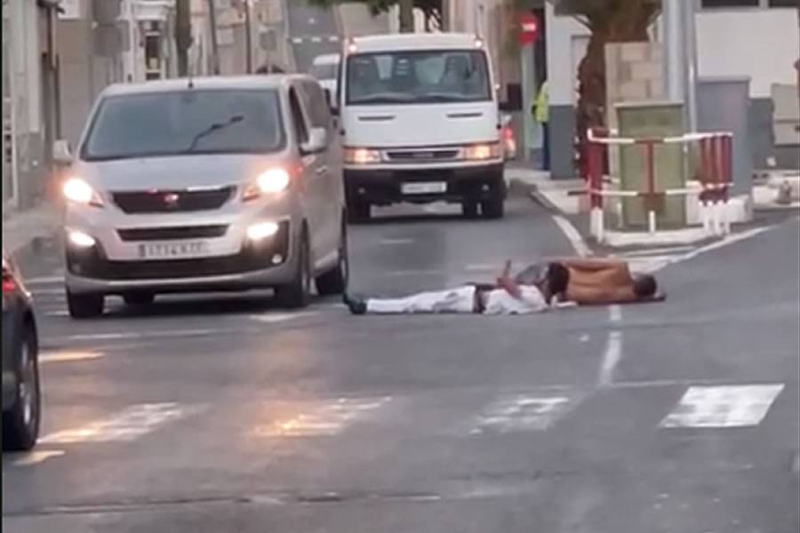 Police denounce new ‘trend’ of lying drunk in the middle of busy roads