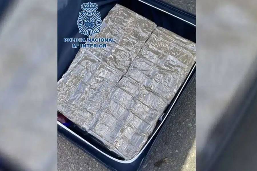 Police find a suitcase with 30kg of drugs in the car of a drunk driver involved in an accident