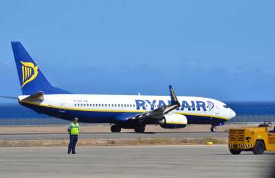 Two passengers arrested for smoking on a Ryanair flight to the Canaries