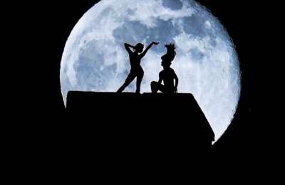 Photographer publishes spectacular images of the full moon from Tenerife