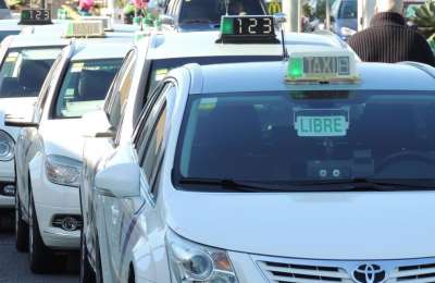 Taxi drivers threaten strikes and protests against free buses