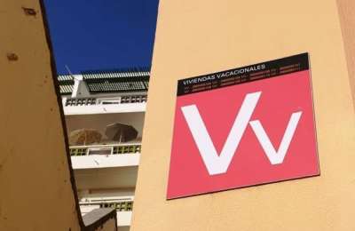 The Canaries study the idea of limiting the sale of holiday homes to foreigners 