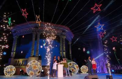 It’s beginning to look a lot like Christmas! Santa Cruz switches on the lights