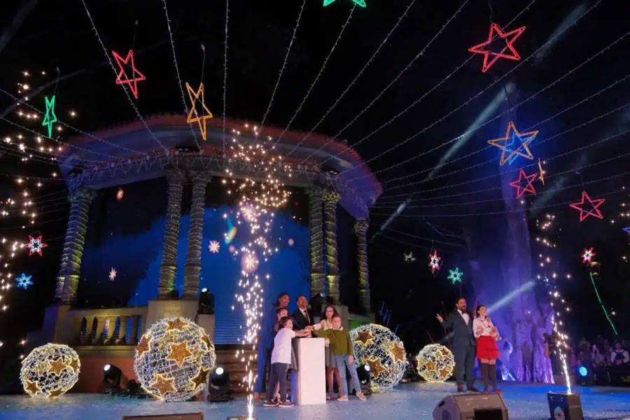 It’s beginning to look a lot like Christmas! Santa Cruz switches on the lights It’s beginning to look a lot like Christmas! Santa Cruz switches on the lights