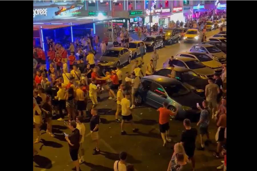 canarian-weekly-england-and-wales-football-fans-clash-in-the-south