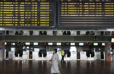 First flights have been cancelled due to the storm in the Canary Islands