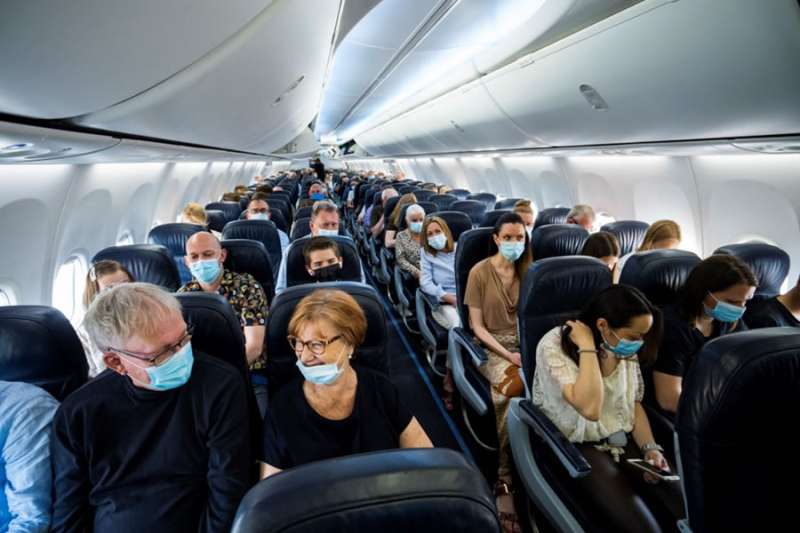 Spain will continue with masks on public transport and planes all winter