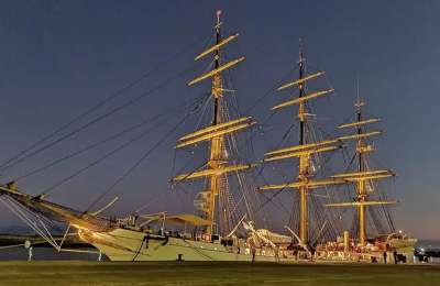 The beautiful 'Danmark' sailing ship stops in Santa Cruz