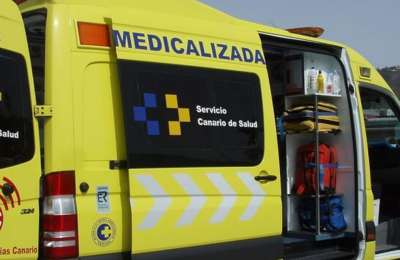 Two people badly injured as car mounts pavement and hits them in Golf Del Sur