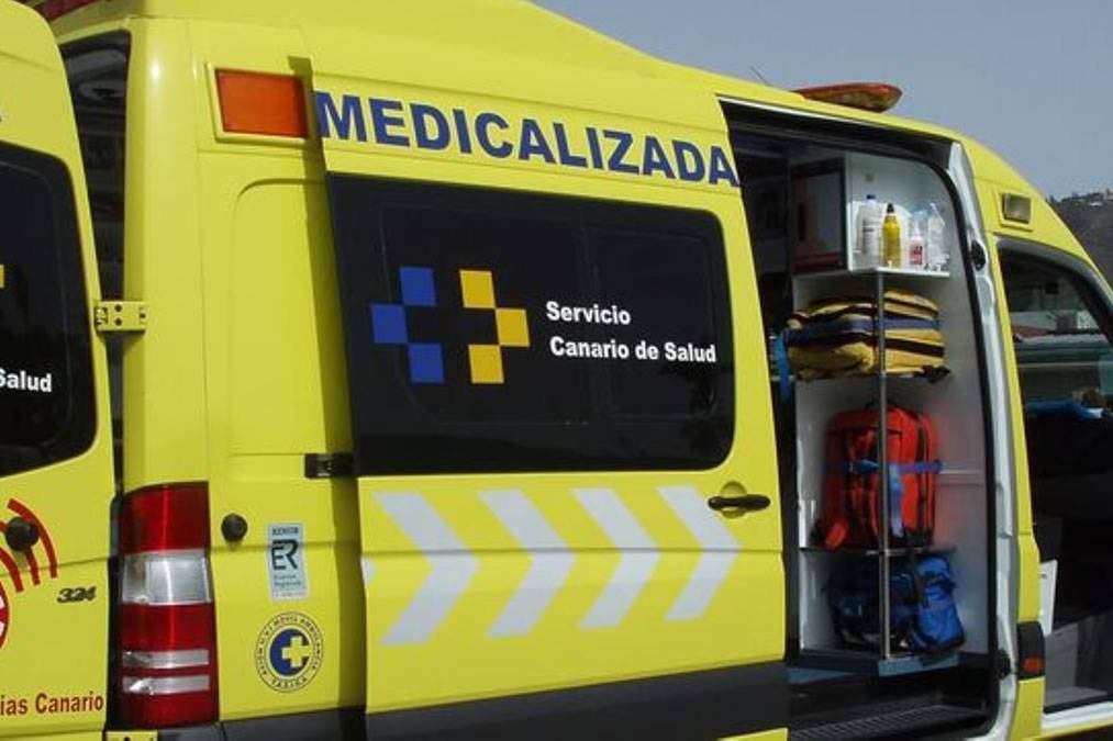 Two people badly injured as car mounts pavement and hits them in Golf Del Sur Two people badly injured as car mounts pavement and hits them in Golf Del Sur