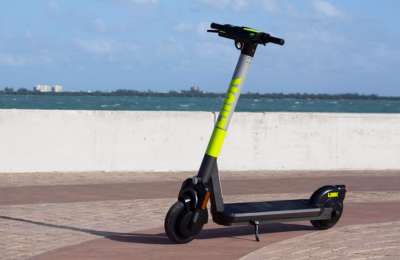 Teenager dies after colliding with a car on an electric scooter in Tenerife