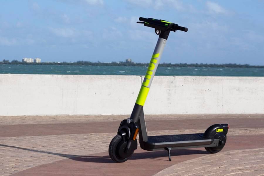 Teenager dies after colliding with a car on an electric scooter in Tenerife Teenager dies after colliding with a car on an electric scooter in Tenerife